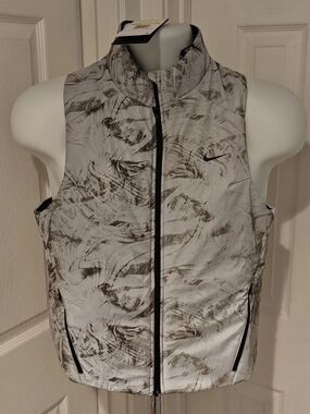 Nike Running Swift Therma-FIT ADV Reflective Vest Women’s Small Gray HV2762-078